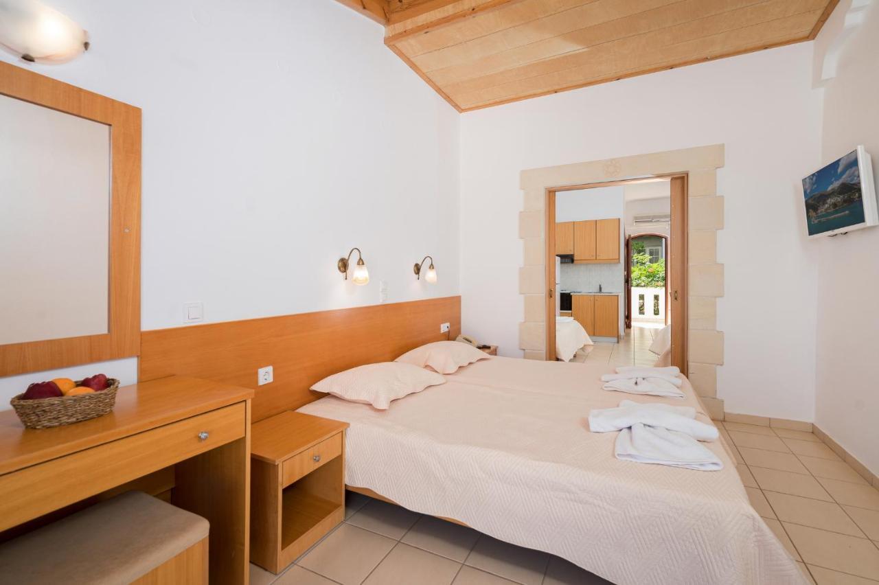 Adonis Hotel Agia Galini Exterior foto