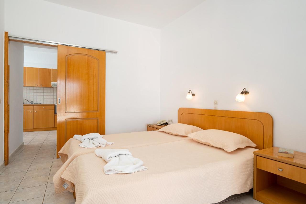 Adonis Hotel Agia Galini Exterior foto